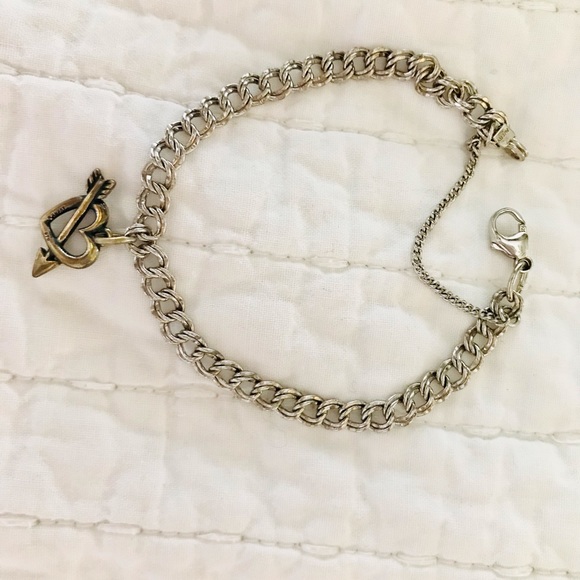 James Avery light double curb charm bracelet with love’s arrow charm. - Picture 3 of 3